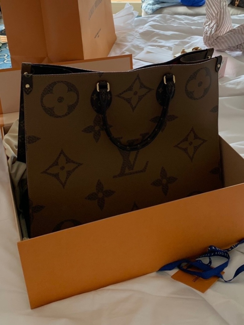 LV On the Go Reverse Mono GM